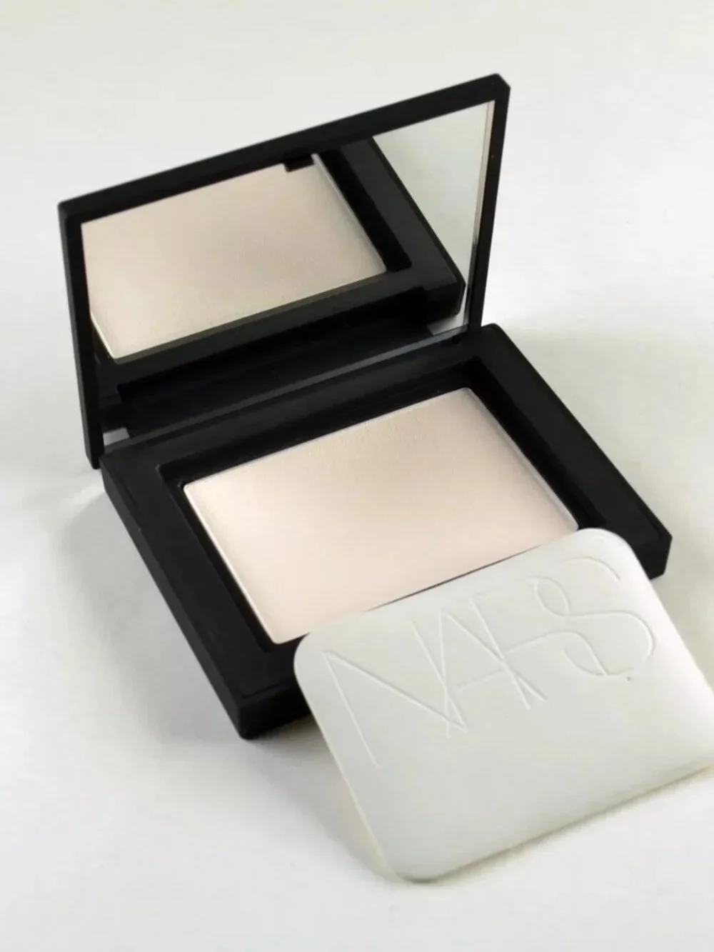 NARS Soft Velvet Pressed Powder SNOW Full Size New No Box 1454 DISCONTINUED NOS